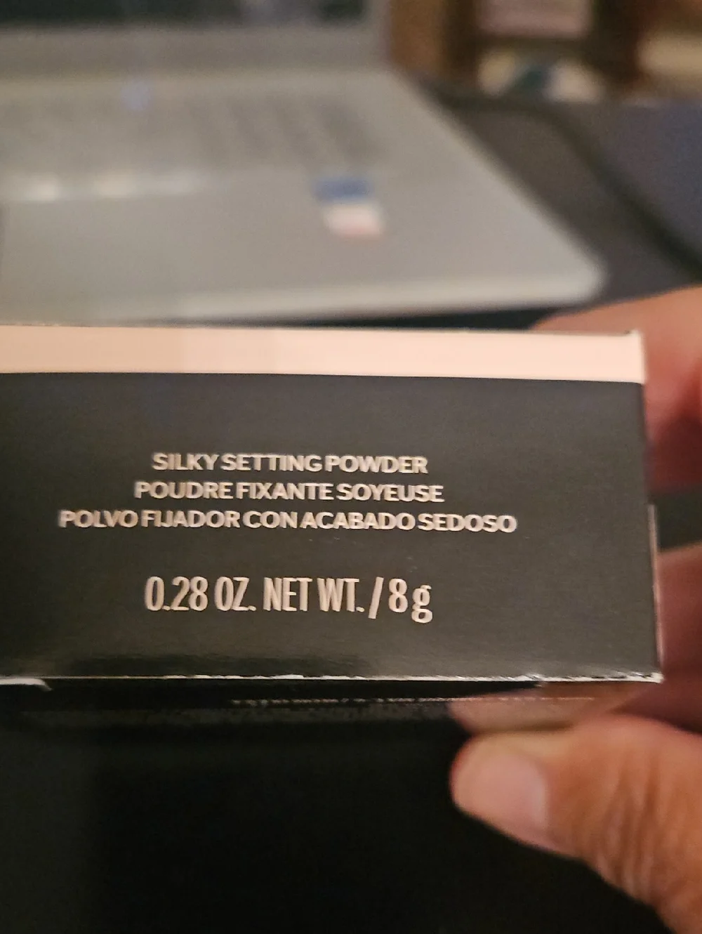 Mary Kay Silky Setting Powder - Medium Beige - Picture 1 of 5
